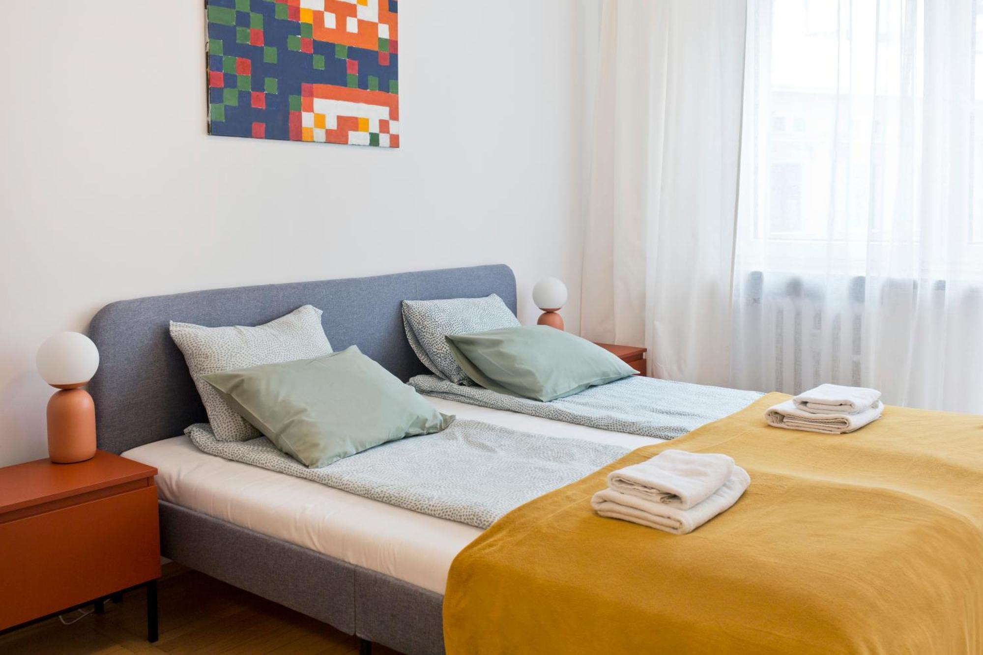Beautiful & Cozy Next To Main Market *