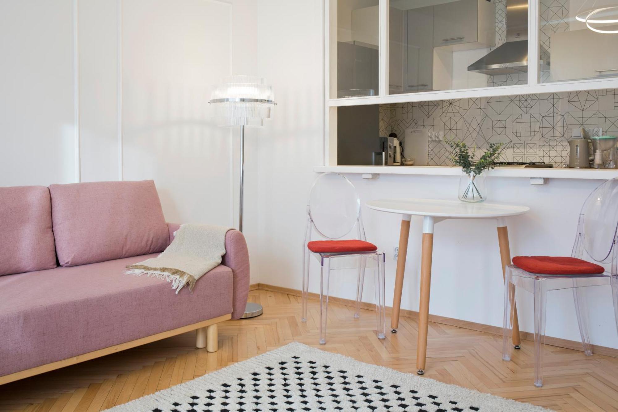 Beautiful & Cozy Next To Main Market